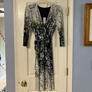 Whit House Black Market Wrap Dress Size 6 Floral pattern